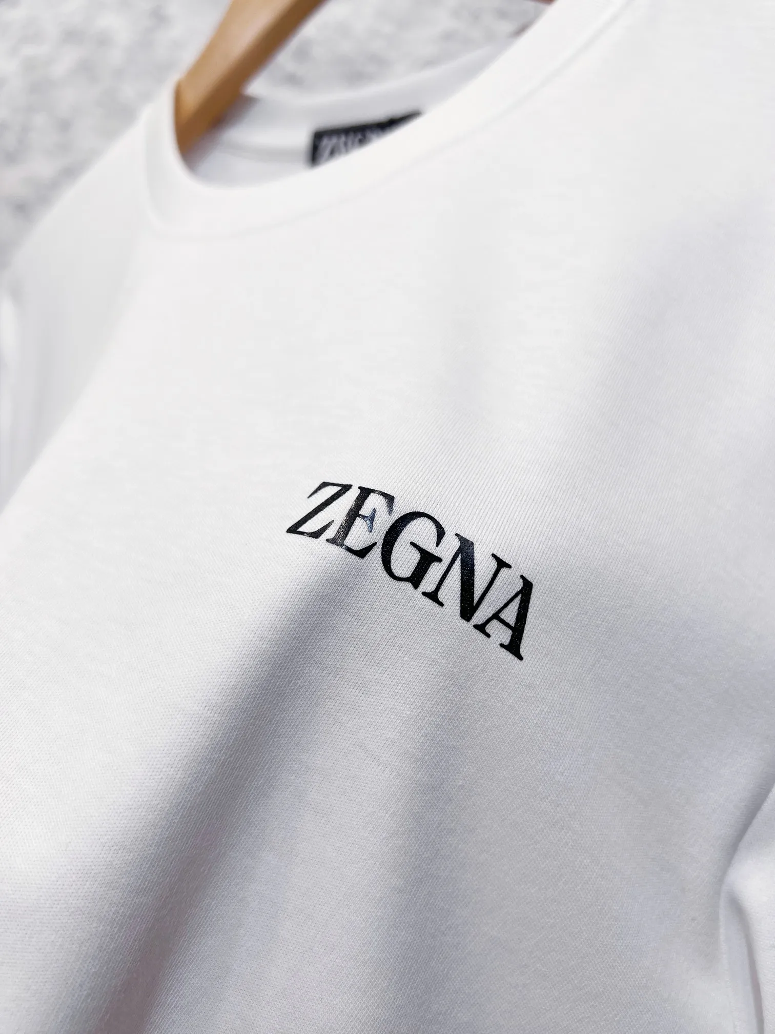 ZEGNA（ In Stock ） LOGO ： ZEGNA 3 ： ， ， 。 T ， ， ， 。 ZEGNA ， ， ， 。 ， 。 、 。 ：Black White Sizes：S-2XL （ ）